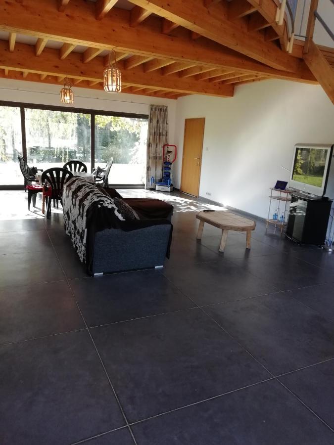 Florennes Gite Neuf 150 M2 Devant Un Grand Lac Prive De 2 Hectares Poissonneux Au Milieu Des Bois Exterior foto