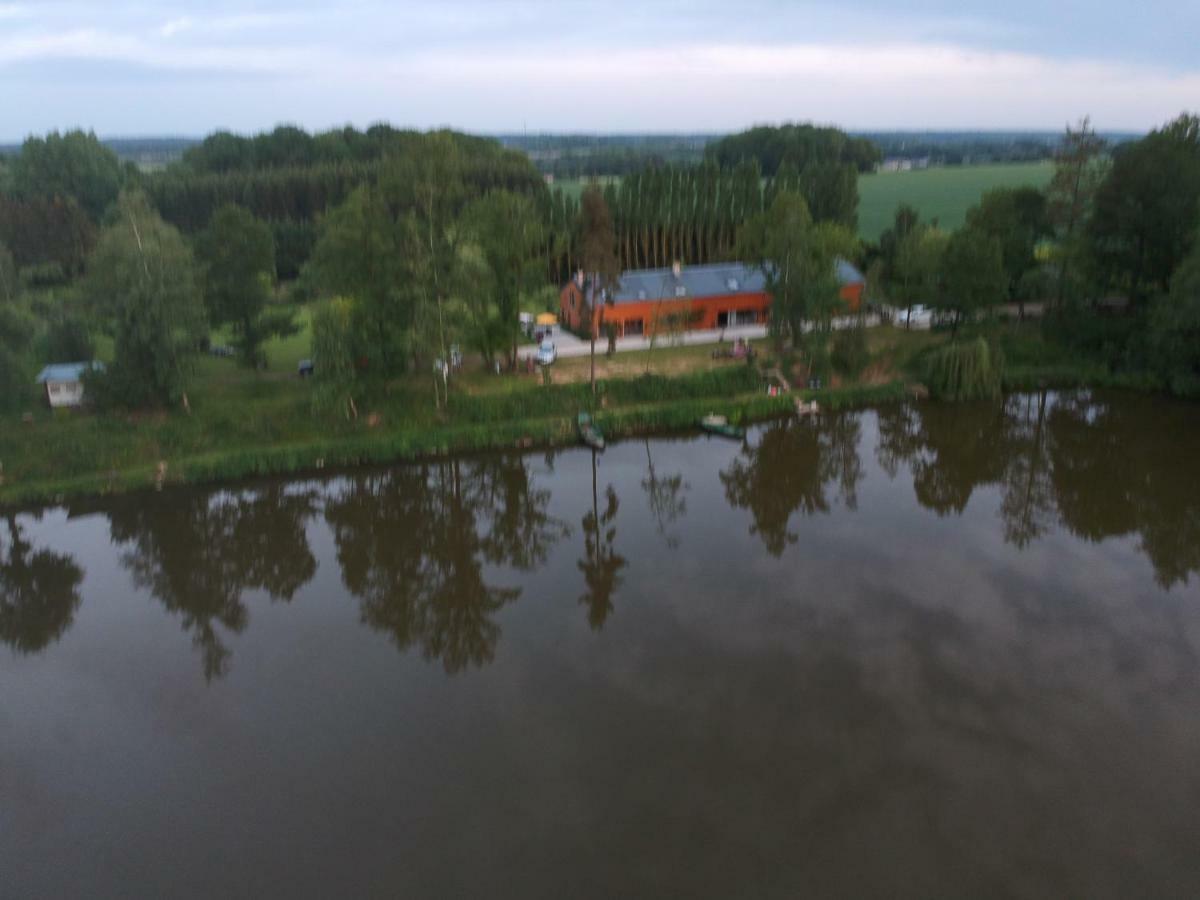 Florennes Gite Neuf 150 M2 Devant Un Grand Lac Prive De 2 Hectares Poissonneux Au Milieu Des Bois Exterior foto
