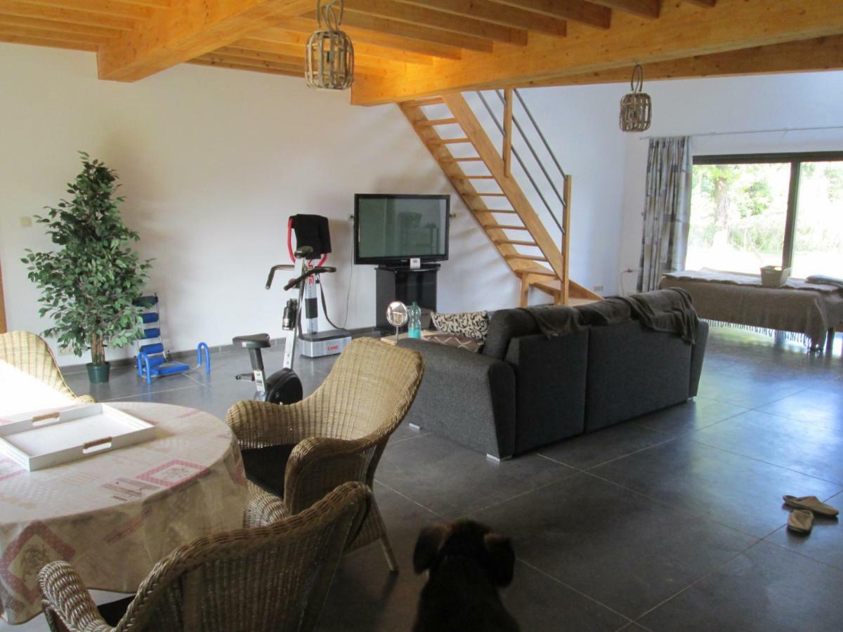 Florennes Gite Neuf 150 M2 Devant Un Grand Lac Prive De 2 Hectares Poissonneux Au Milieu Des Bois Exterior foto