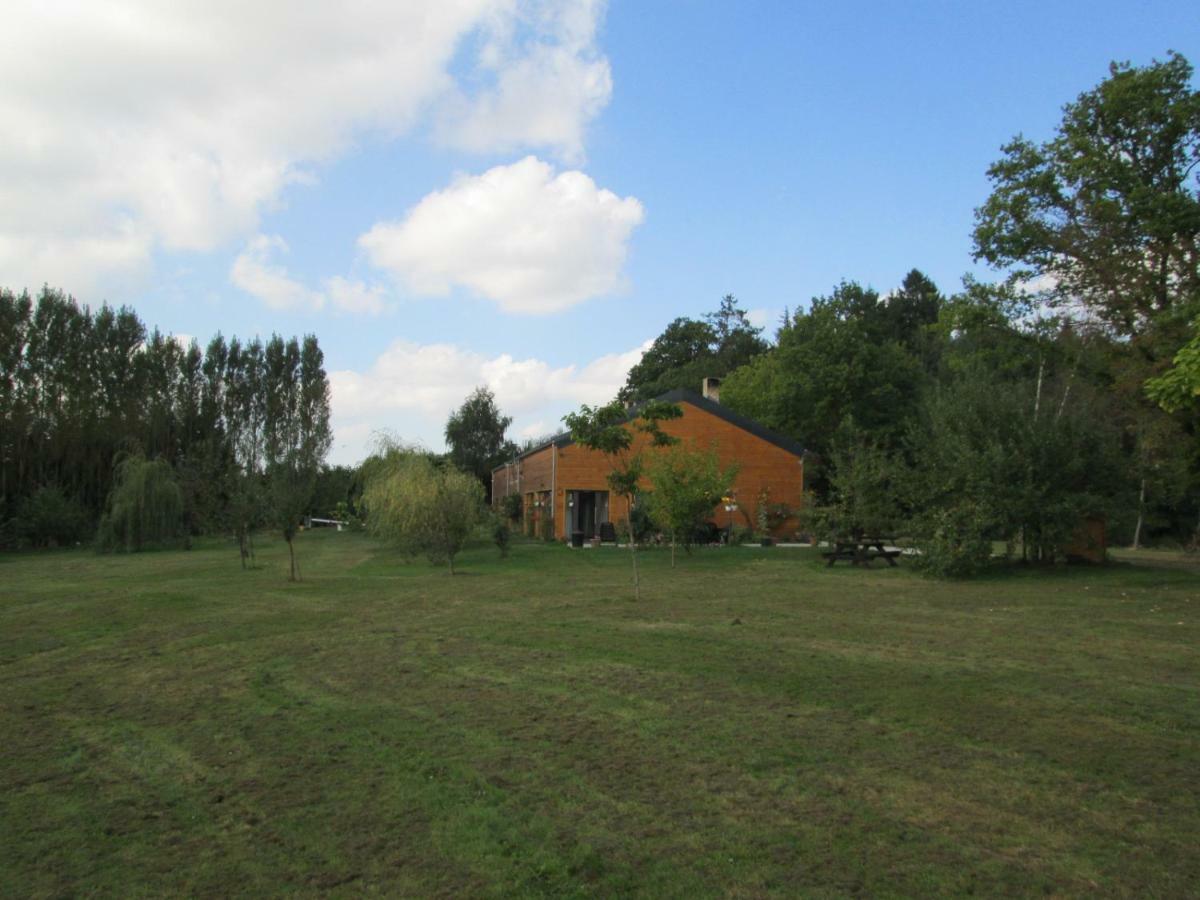 Florennes Gite Neuf 150 M2 Devant Un Grand Lac Prive De 2 Hectares Poissonneux Au Milieu Des Bois Exterior foto