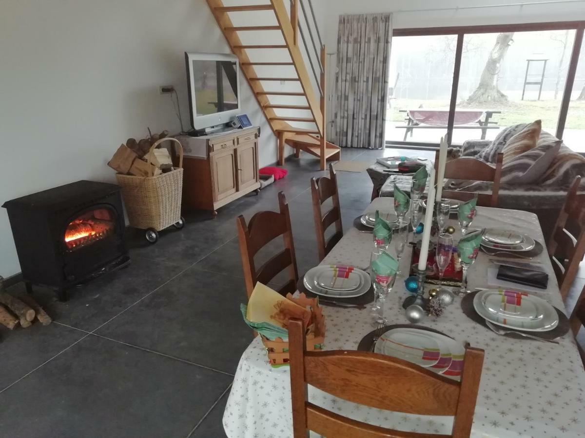Florennes Gite Neuf 150 M2 Devant Un Grand Lac Prive De 2 Hectares Poissonneux Au Milieu Des Bois Exterior foto
